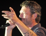 Blake Shelton performing a free concert for the troops at Fort George G. Meade Maryland